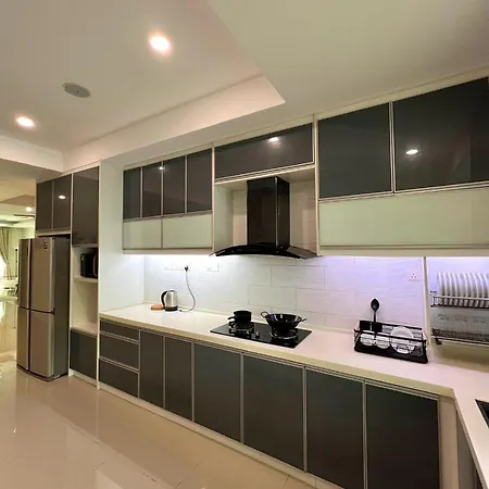 Lake-View House With Natural Vibes Puchong Exterior photo