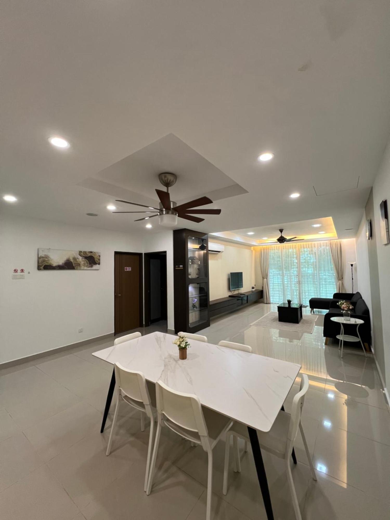 Lake-view House With Natural Vibes Puchong
